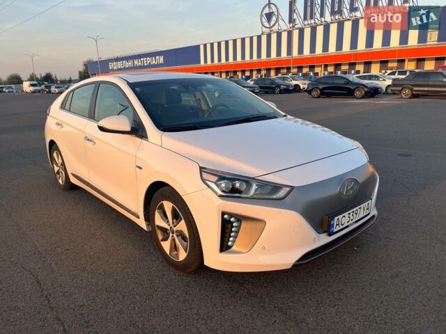 Белый Хендай Ioniq, объемом двигателя 0 л и пробегом 74 тыс. км за 15900 $, фото 1 на Automoto.ua