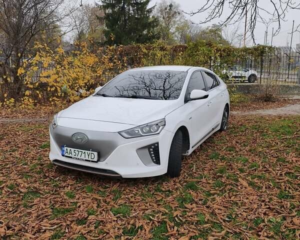 Белый Хендай Ioniq, объемом двигателя 0 л и пробегом 142 тыс. км за 13300 $, фото 1 на Automoto.ua