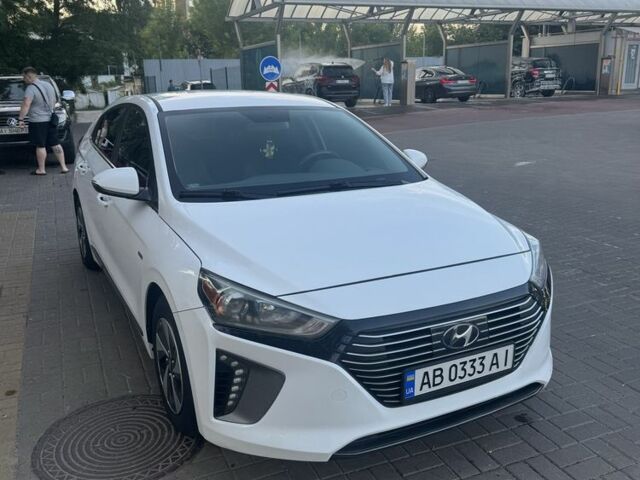Білий Хендай Ioniq, об'ємом двигуна 1.6 л та пробігом 156 тис. км за 14943 $, фото 1 на Automoto.ua