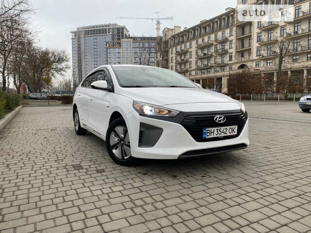 Білий Хендай Ioniq, об'ємом двигуна 1.58 л та пробігом 113 тис. км за 15800 $, фото 1 на Automoto.ua