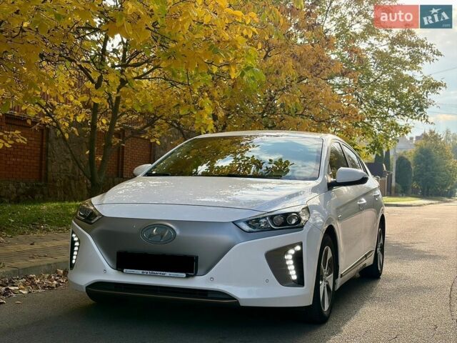 Белый Хендай Ioniq, объемом двигателя 0 л и пробегом 121 тыс. км за 16500 $, фото 1 на Automoto.ua