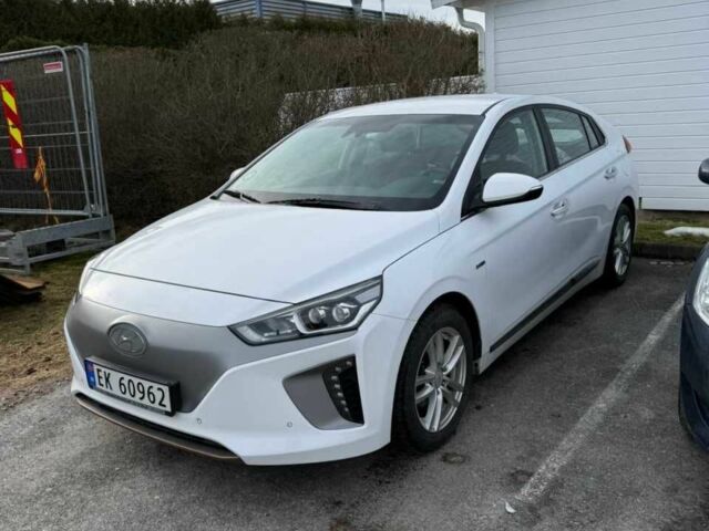 Белый Хендай Ioniq, объемом двигателя 0 л и пробегом 74 тыс. км за 11100 $, фото 1 на Automoto.ua