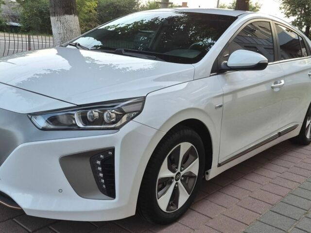 Белый Хендай Ioniq, объемом двигателя 0 л и пробегом 119 тыс. км за 12950 $, фото 1 на Automoto.ua