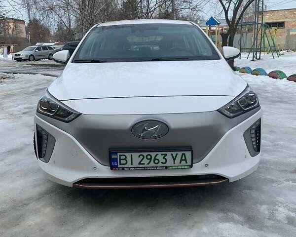 Белый Хендай Ioniq, объемом двигателя 0 л и пробегом 137 тыс. км за 12900 $, фото 1 на Automoto.ua
