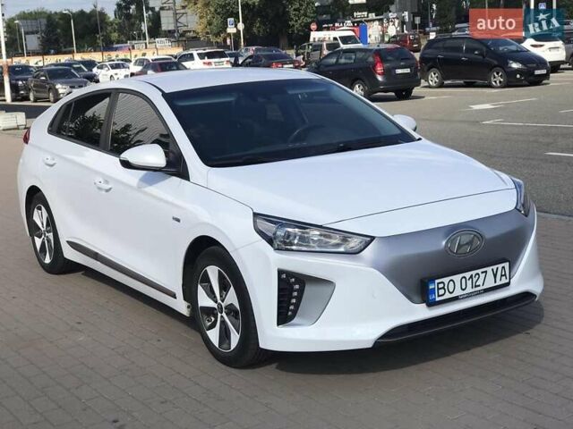 Белый Хендай Ioniq, объемом двигателя 0 л и пробегом 94 тыс. км за 18999 $, фото 1 на Automoto.ua