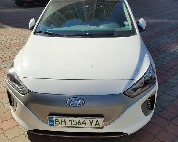 Білий Хендай Ioniq, об'ємом двигуна 0 л та пробігом 71 тис. км за 12200 $, фото 1 на Automoto.ua
