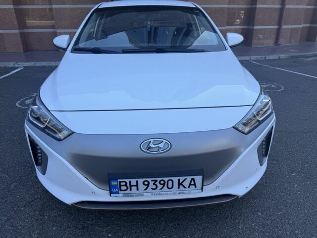 Білий Хендай Ioniq, об'ємом двигуна 0 л та пробігом 160 тис. км за 13505 $, фото 1 на Automoto.ua