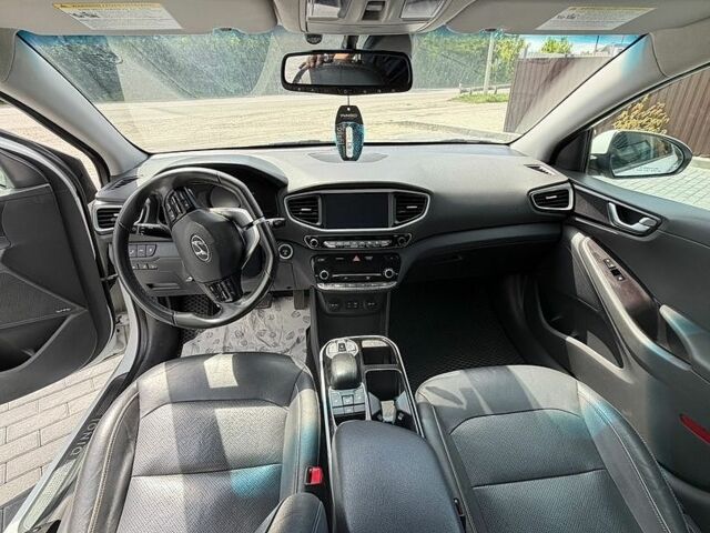 Белый Хендай Ioniq, объемом двигателя 0 л и пробегом 175 тыс. км за 12900 $, фото 1 на Automoto.ua