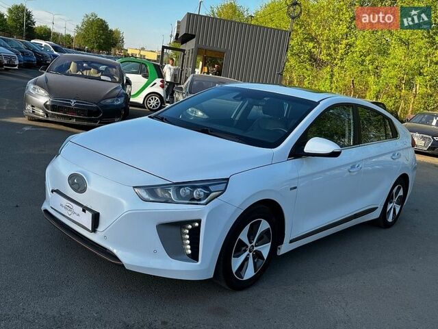 Белый Хендай Ioniq, объемом двигателя 0 л и пробегом 100 тыс. км за 12700 $, фото 1 на Automoto.ua