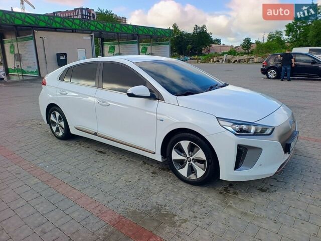 Белый Хендай Ioniq, объемом двигателя 0 л и пробегом 87 тыс. км за 13500 $, фото 1 на Automoto.ua