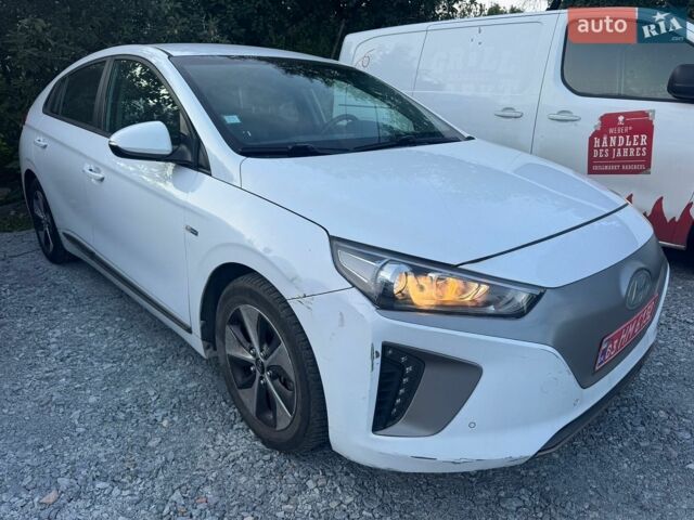 Білий Хендай Ioniq, об'ємом двигуна 0 л та пробігом 88 тис. км за 9699 $, фото 1 на Automoto.ua