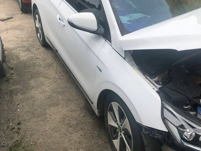 Білий Хендай Ioniq, об'ємом двигуна 0 л та пробігом 130 тис. км за 5200 $, фото 1 на Automoto.ua