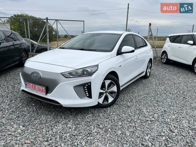 Білий Хендай Ioniq, об'ємом двигуна 0 л та пробігом 96 тис. км за 12599 $, фото 1 на Automoto.ua