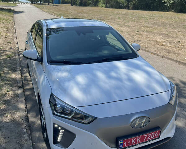 Белый Хендай Ioniq, объемом двигателя 0 л и пробегом 93 тыс. км за 13500 $, фото 1 на Automoto.ua