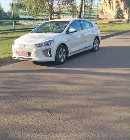 Белый Хендай Ioniq, объемом двигателя 0 л и пробегом 147 тыс. км за 13900 $, фото 1 на Automoto.ua