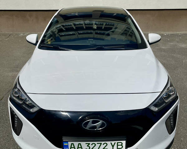 Белый Хендай Ioniq, объемом двигателя 0 л и пробегом 87 тыс. км за 17000 $, фото 1 на Automoto.ua
