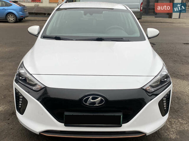 Белый Хендай Ioniq, объемом двигателя 0 л и пробегом 62 тыс. км за 15200 $, фото 1 на Automoto.ua