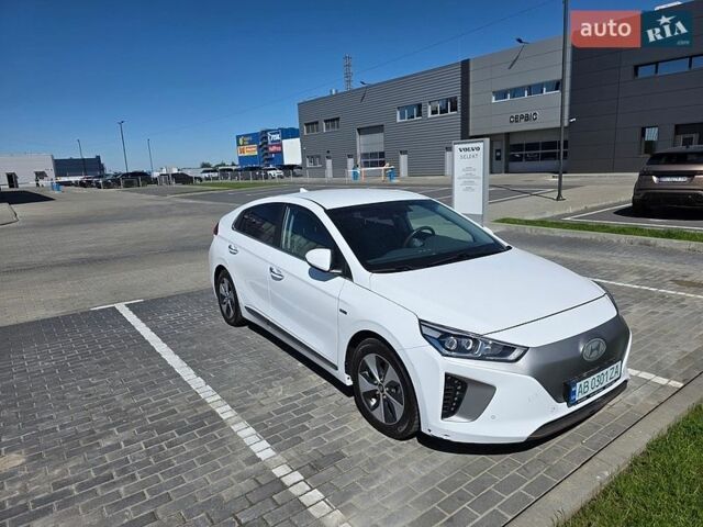 Белый Хендай Ioniq, объемом двигателя 0 л и пробегом 65 тыс. км за 14200 $, фото 1 на Automoto.ua