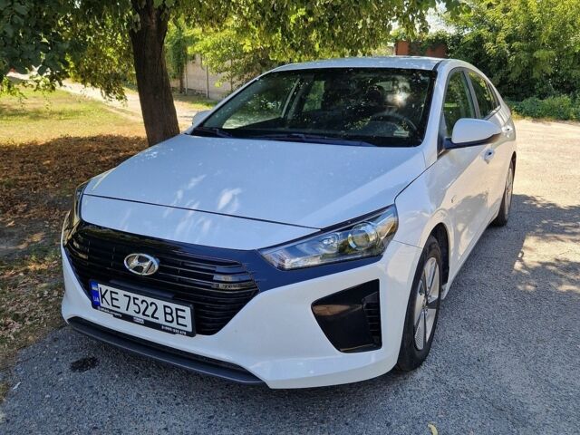 Белый Хендай Ioniq, объемом двигателя 1.58 л и пробегом 178 тыс. км за 13200 $, фото 1 на Automoto.ua