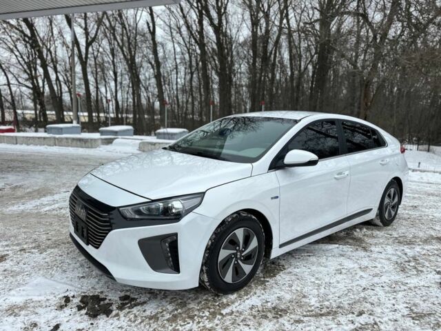 Білий Хендай Ioniq, об'ємом двигуна 0 л та пробігом 128 тис. км за 14500 $, фото 1 на Automoto.ua