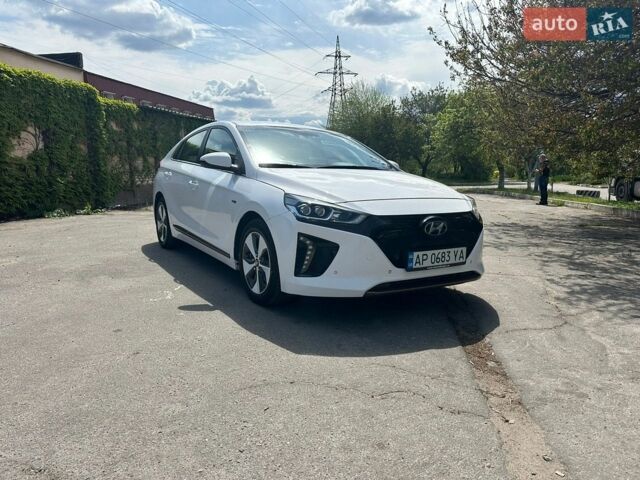Белый Хендай Ioniq, объемом двигателя 0 л и пробегом 92 тыс. км за 14400 $, фото 1 на Automoto.ua