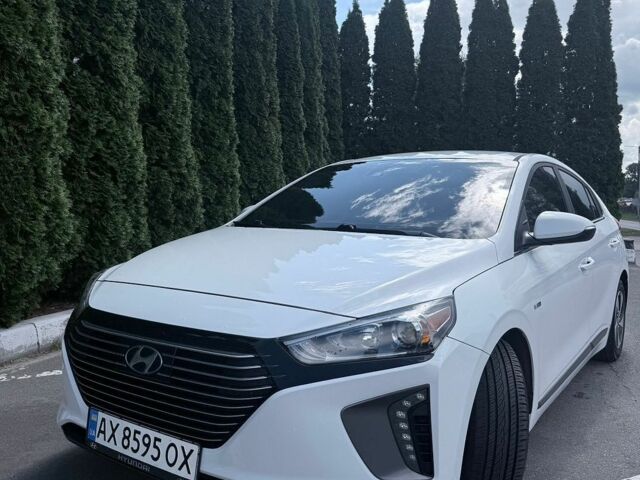 Белый Хендай Ioniq, объемом двигателя 1.58 л и пробегом 160 тыс. км за 13500 $, фото 1 на Automoto.ua