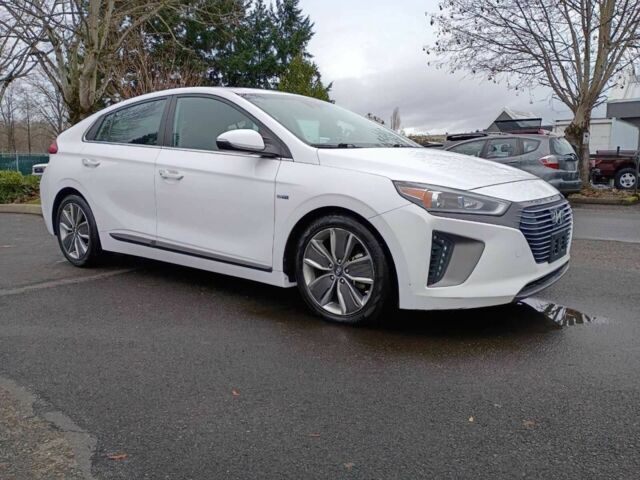 Белый Хендай Ioniq, объемом двигателя 1.6 л и пробегом 51 тыс. км за 4487 $, фото 1 на Automoto.ua