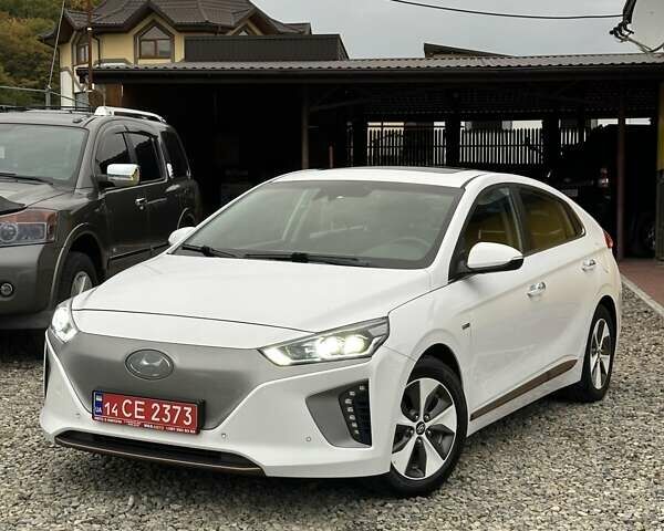 Белый Хендай Ioniq, объемом двигателя 0 л и пробегом 84 тыс. км за 12990 $, фото 1 на Automoto.ua