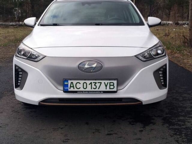 Белый Хендай Ioniq, объемом двигателя 0 л и пробегом 152 тыс. км за 12142 $, фото 1 на Automoto.ua