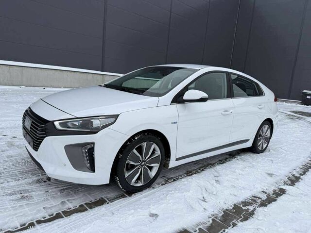 Белый Хендай Ioniq, объемом двигателя 1.6 л и пробегом 120 тыс. км за 9999 $, фото 1 на Automoto.ua