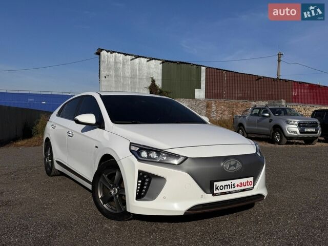 Белый Хендай Ioniq, объемом двигателя 0 л и пробегом 91 тыс. км за 12699 $, фото 1 на Automoto.ua