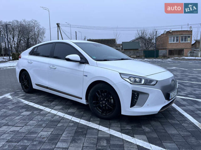 Белый Хендай Ioniq, объемом двигателя 0 л и пробегом 63 тыс. км за 14000 $, фото 1 на Automoto.ua