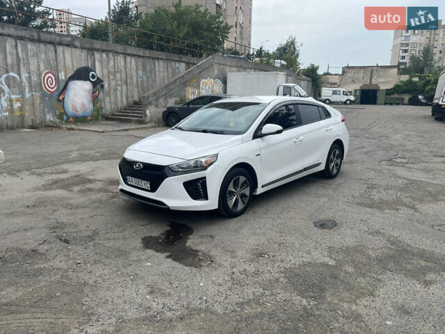 Белый Хендай Ioniq, объемом двигателя 0 л и пробегом 62 тыс. км за 15400 $, фото 1 на Automoto.ua