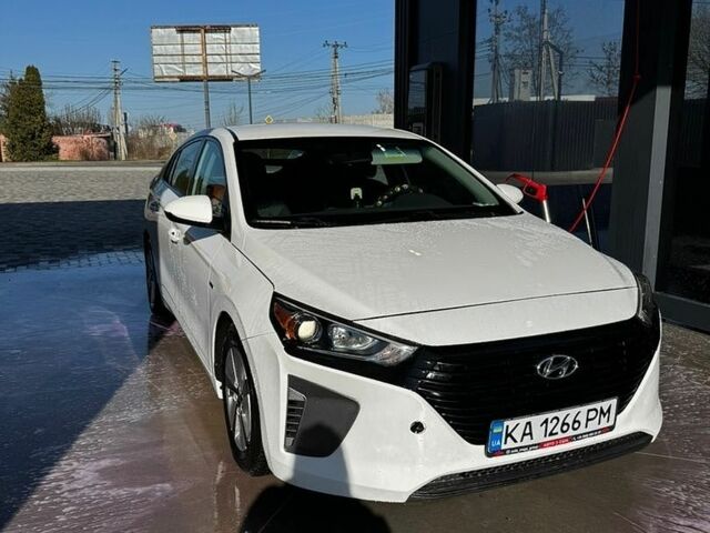 Белый Хендай Ioniq, объемом двигателя 1.6 л и пробегом 168 тыс. км за 13000 $, фото 1 на Automoto.ua