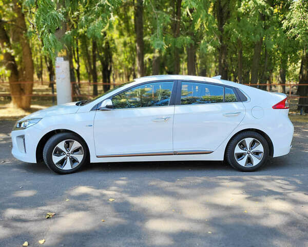 Білий Хендай Ioniq, об'ємом двигуна 0 л та пробігом 232 тис. км за 10999 $, фото 1 на Automoto.ua