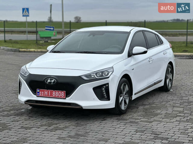 Белый Хендай Ioniq, объемом двигателя 0 л и пробегом 155 тыс. км за 11450 $, фото 1 на Automoto.ua