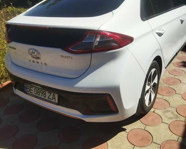 Белый Хендай Ioniq, объемом двигателя 0 л и пробегом 140 тыс. км за 13700 $, фото 1 на Automoto.ua