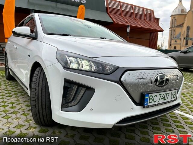 Белый Хендай Ioniq, объемом двигателя 0 л и пробегом 130 тыс. км за 17000 $, фото 1 на Automoto.ua