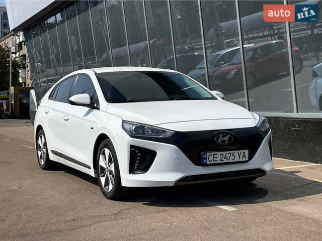 Белый Хендай Ioniq, объемом двигателя 0 л и пробегом 105 тыс. км за 13999 $, фото 1 на Automoto.ua