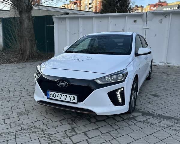 Белый Хендай Ioniq, объемом двигателя 0 л и пробегом 126 тыс. км за 14800 $, фото 1 на Automoto.ua