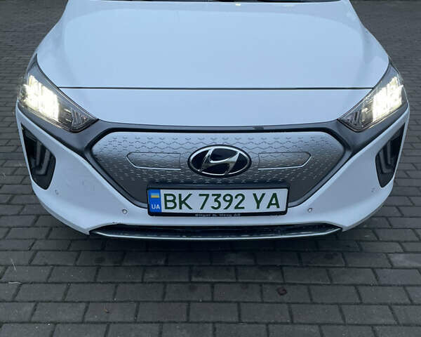 Белый Хендай Ioniq, объемом двигателя 0 л и пробегом 161 тыс. км за 14500 $, фото 1 на Automoto.ua