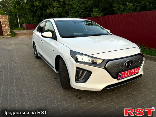 Білий Хендай Ioniq, об'ємом двигуна 1 л та пробігом 121 тис. км за 14100 $, фото 1 на Automoto.ua