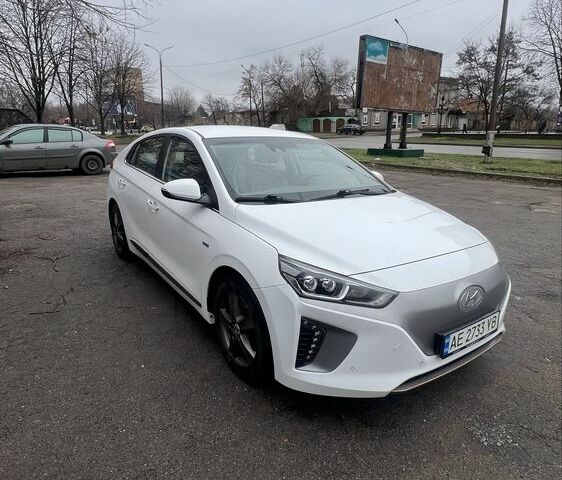 Белый Хендай Ioniq, объемом двигателя 0 л и пробегом 120 тыс. км за 12700 $, фото 1 на Automoto.ua
