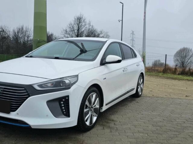 Белый Хендай Ioniq, объемом двигателя 0 л и пробегом 50 тыс. км за 9900 $, фото 1 на Automoto.ua