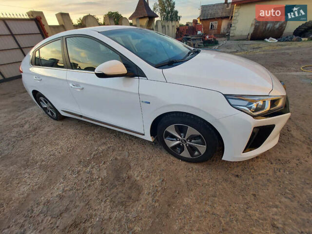 Хендай Ioniq 2018 у Нововолинськ на Automoto.ua Білий Хендай Ioniq, об'ємом двигуна 0 л та пробігом 50 тис. км за 19500 $, фото 1 на Automoto.ua