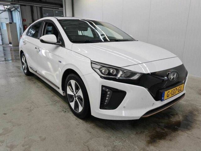 Белый Хендай Ioniq, объемом двигателя 0 л и пробегом 99 тыс. км за 13300 $, фото 1 на Automoto.ua