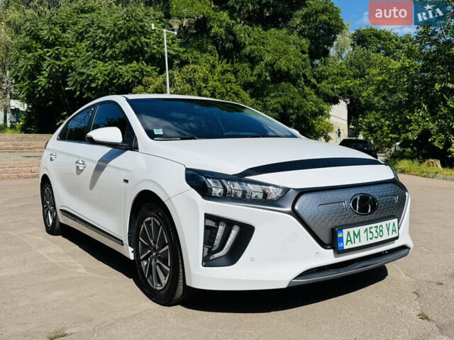 Белый Хендай Ioniq, объемом двигателя 0 л и пробегом 68 тыс. км за 16300 $, фото 1 на Automoto.ua