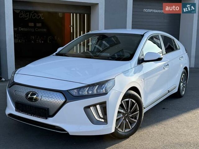 Белый Хендай Ioniq, объемом двигателя 0 л и пробегом 102 тыс. км за 15700 $, фото 1 на Automoto.ua