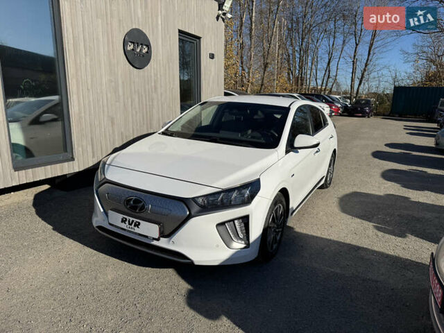 Белый Хендай Ioniq, объемом двигателя 0 л и пробегом 133 тыс. км за 15000 $, фото 1 на Automoto.ua