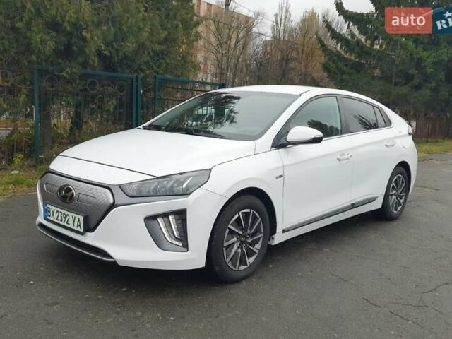 Белый Хендай Ioniq, объемом двигателя 0 л и пробегом 148 тыс. км за 15799 $, фото 1 на Automoto.ua